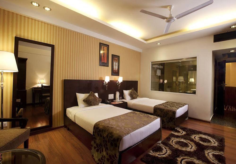 Hotel Asia Jammu Tawi Катра Екстериор снимка